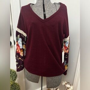 Women’s Burgundy VNeck Waffle Knit Top with Floral Sleeve NWT size Medium